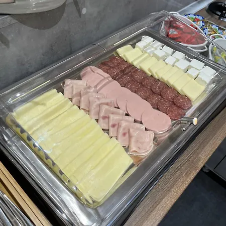 أسترا فندق